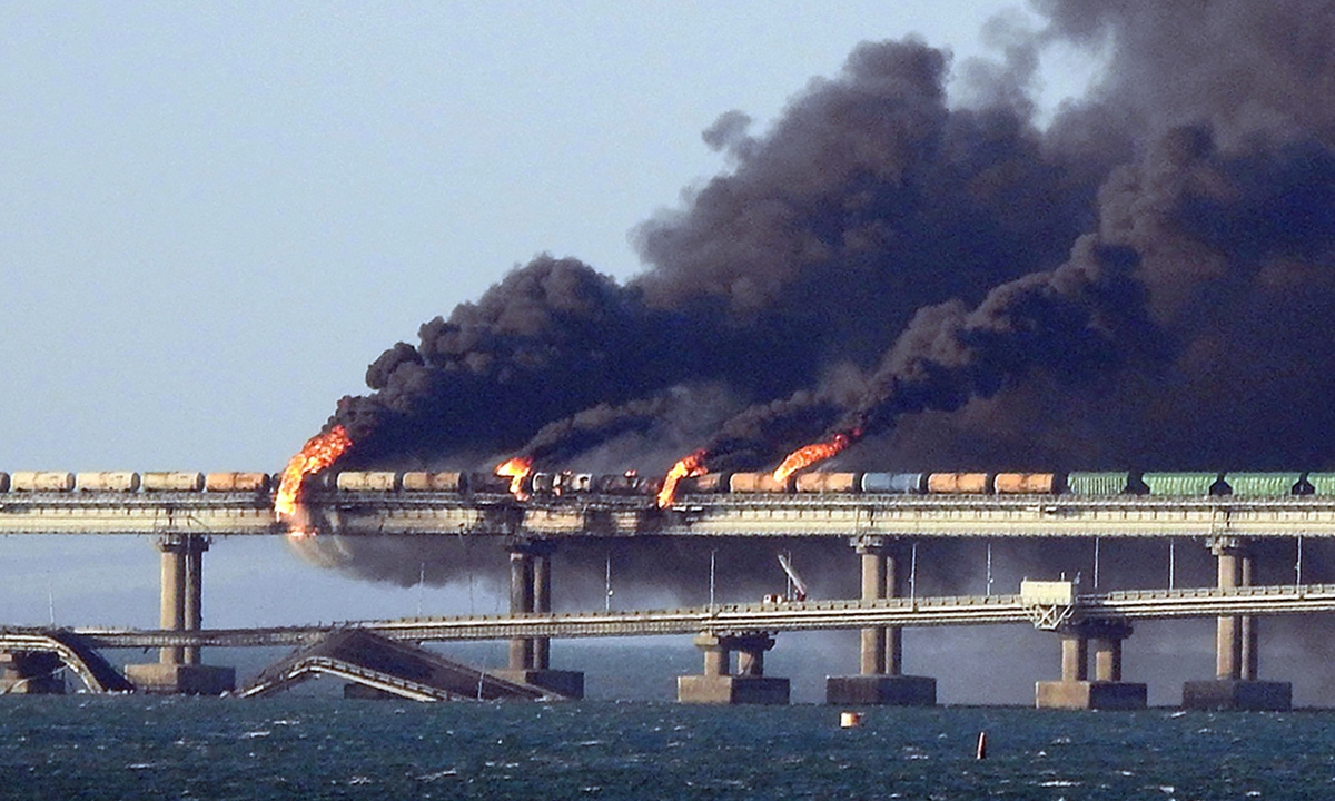 Black smoke billows from a fire on the Crimean Bridge in the Kerch Strait connecting the Black Sea and the Sea of Azov on October 8, 2022. Photo: VCG