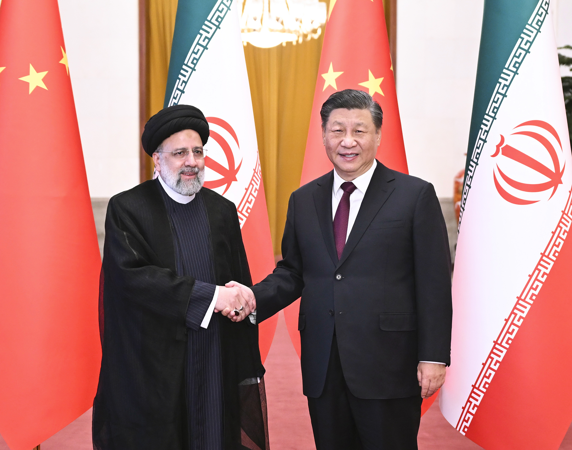 Chinese President Xi Jinping welcomes visiting Iranian President Ebrahim Raisi at the Great Hall of the People in Beijing on February 14, 2023. Photo: Xinhua