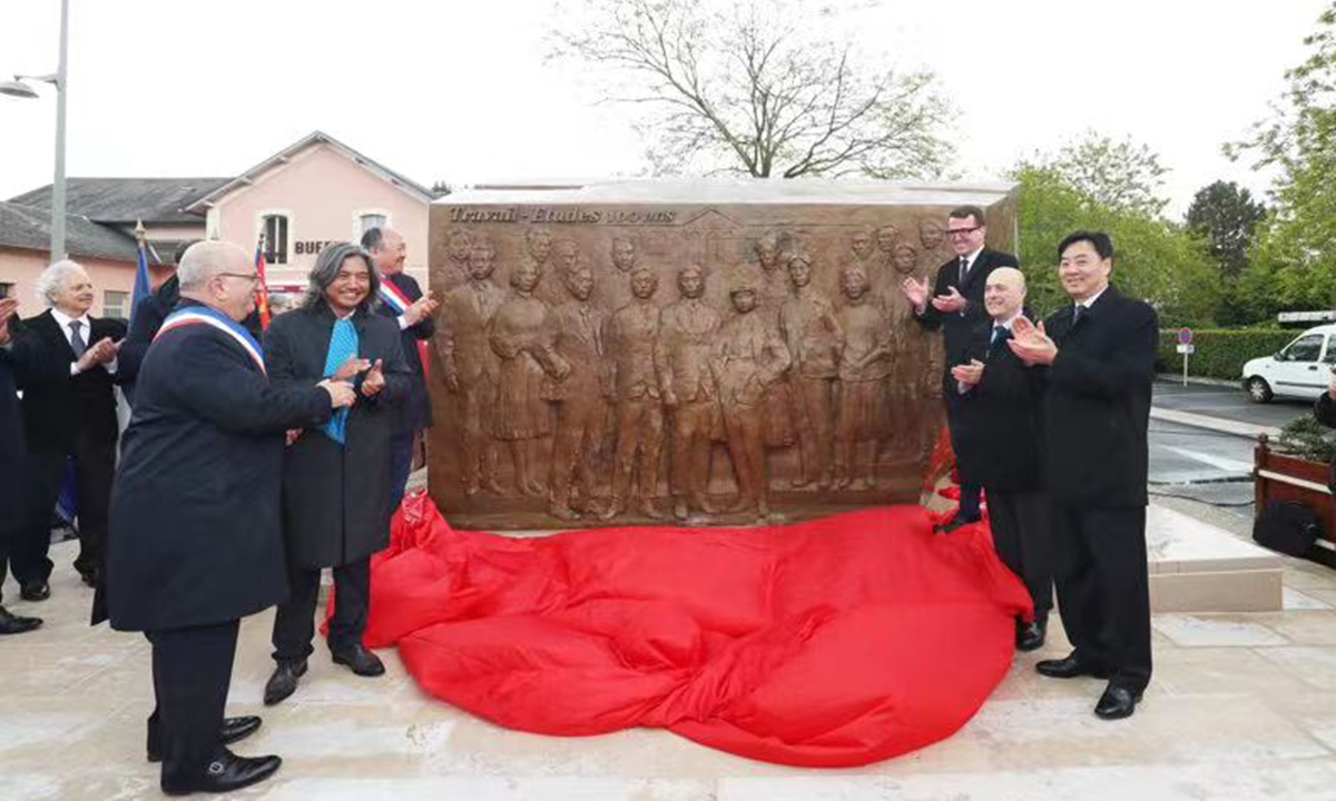 Bronze sculpture Bainian Fengbei (Century Monument) by Wu Weishan is unveiled at the Deng Xiaoping Square in Montargis, France.   Photo: Courtesy of the National Art Museum of China