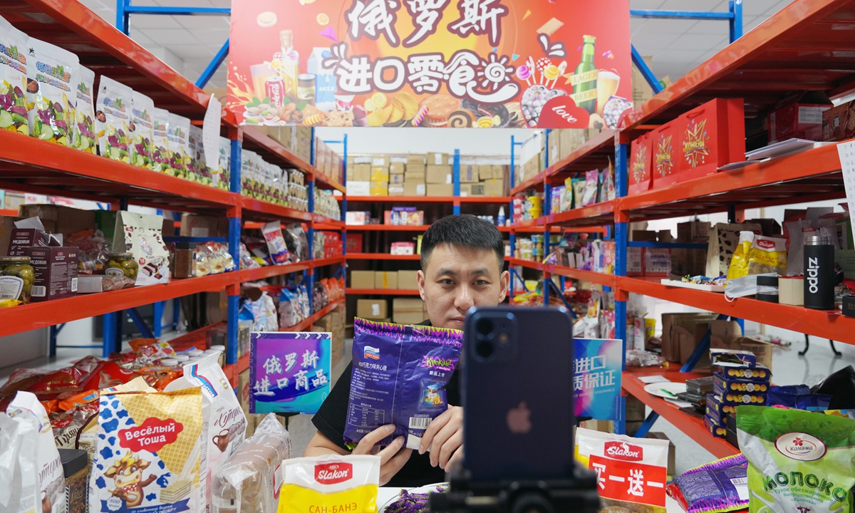 Zhang Jian hosts a livestreaming session in the Heihe cross-border e-commerce livesteaming base. Photo: Courtesy of Zhan Yucheng 
