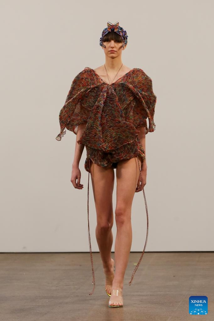 Models present creations during London Fashion Week - Global Times