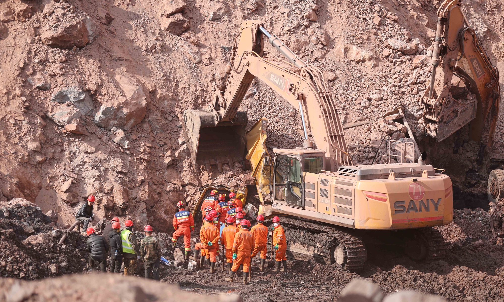 Rescuers on the site of the collapsed coal mine in Alxa league, North China's Inner Mongolia on February 23, 2023. Photo: Xinhua