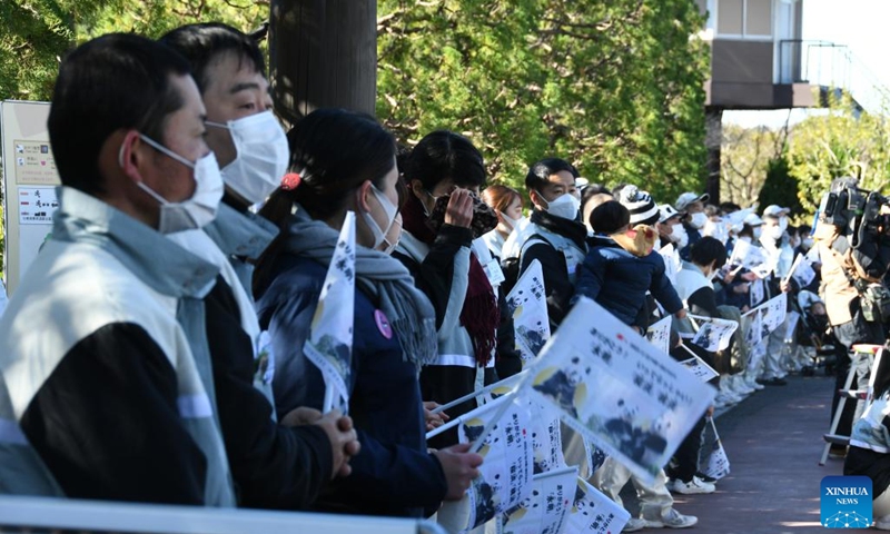 Staff members line up to bid farewell to giant pandas Eimei, Ouhin and Touhin at Adventure World in Shirahama, Wakayama prefecture, Japan, Feb. 22, 2023. The 30-year-old male panda Eimei, along with his eight-year-old Japan-born twin daughters Ouhin and Touhin, has left their current home at Adventure World, a theme park in the town of Shirahama to fly back to China on Wednesday.(Photo: Xinhua)