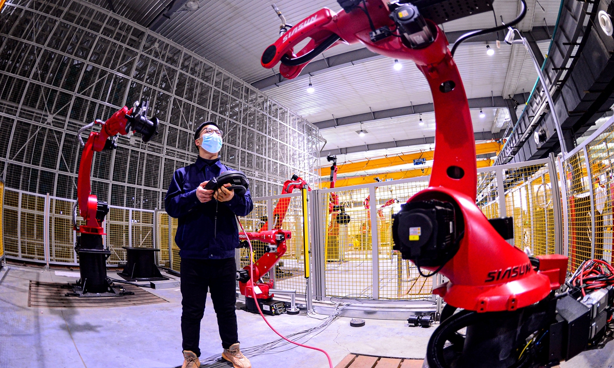 Engineer debugs a robot at the Siasun Robot and Automation Co Ltd digital production workshop in Shenyang, Liaoning Province, on February 8, 2022. Photo: IC