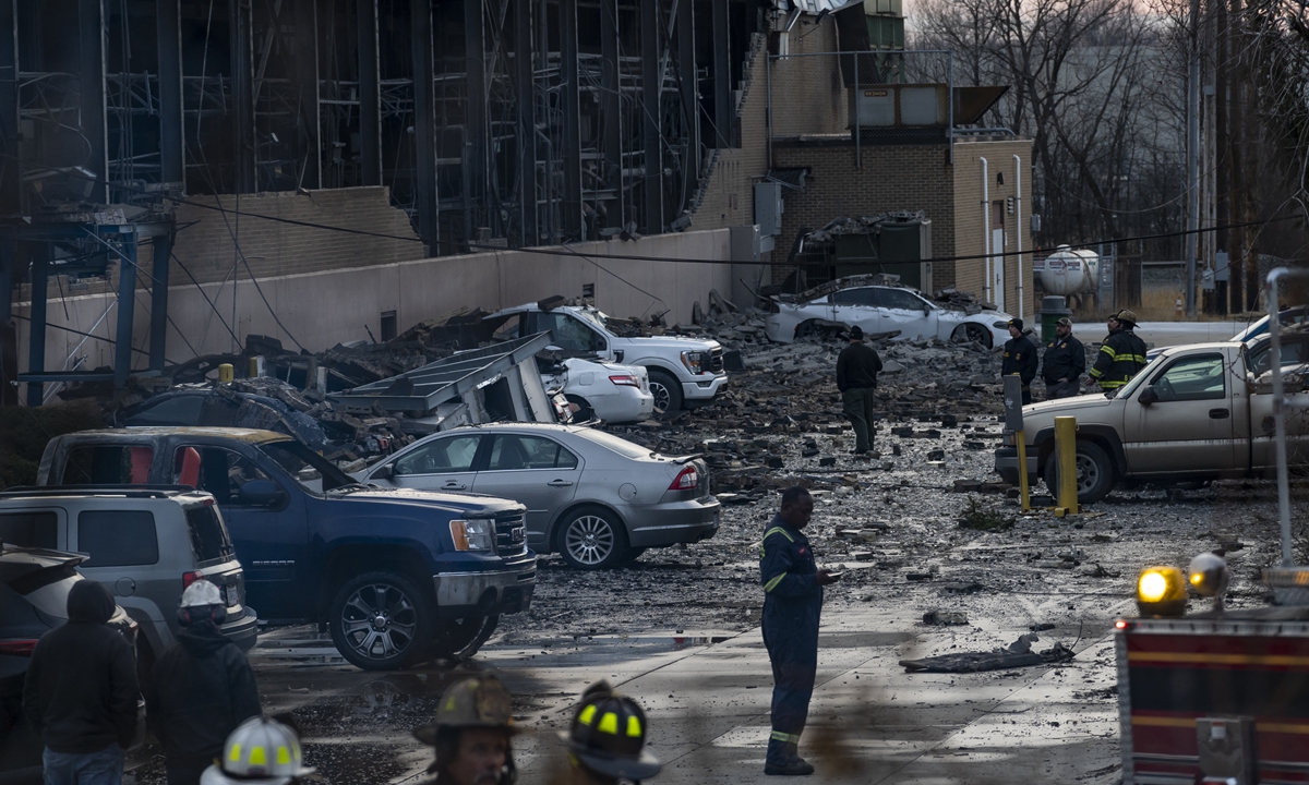 Debris covers the ground and nearby cars after an explosion at the I. Schumann & Co. metals plant, on February 20, 2023 in Bedford, Ohio. Photo: AFP