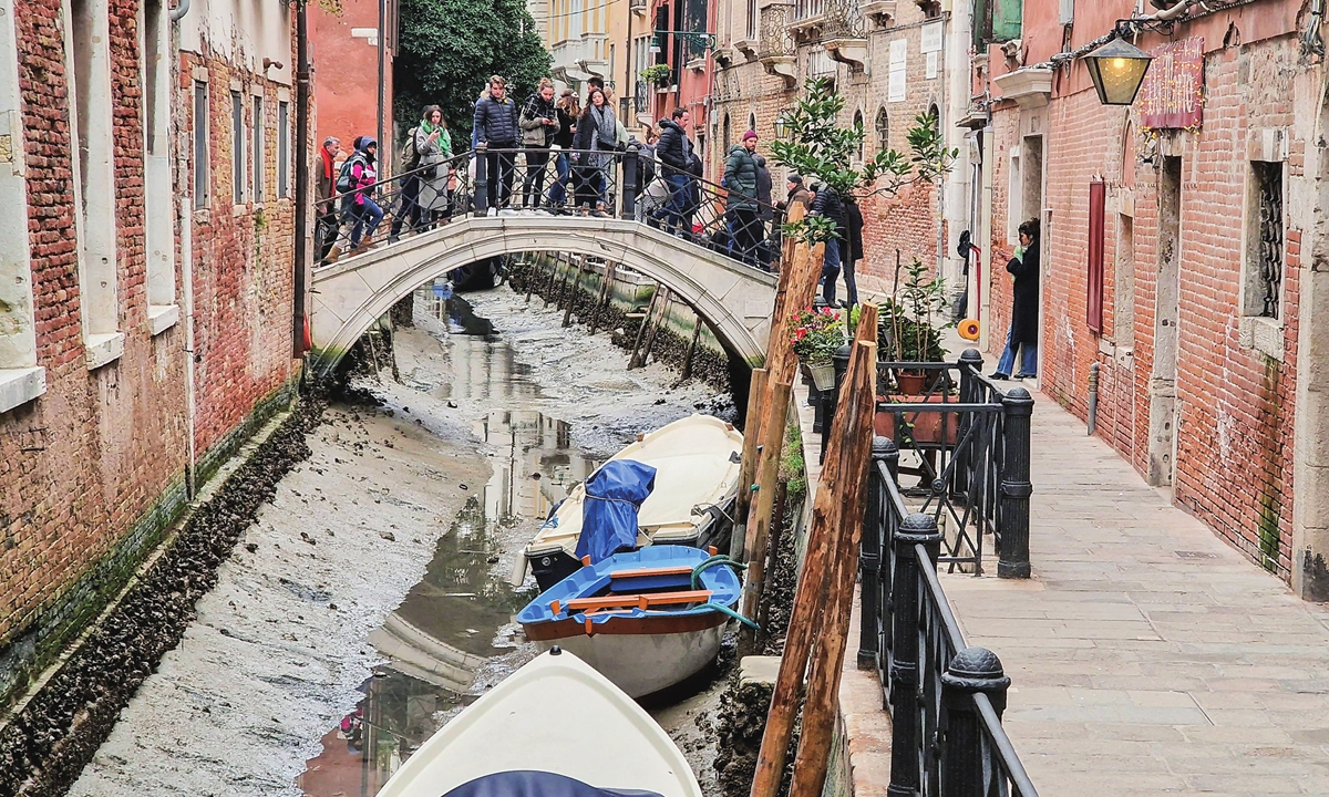 Some of Venice's famous picturesque canals have dried up due to a lack of rain and low tides. Commuters have struggled to get around the car-less city as water taxis and gondolas have been docked or beached in the canals. Photo: IC