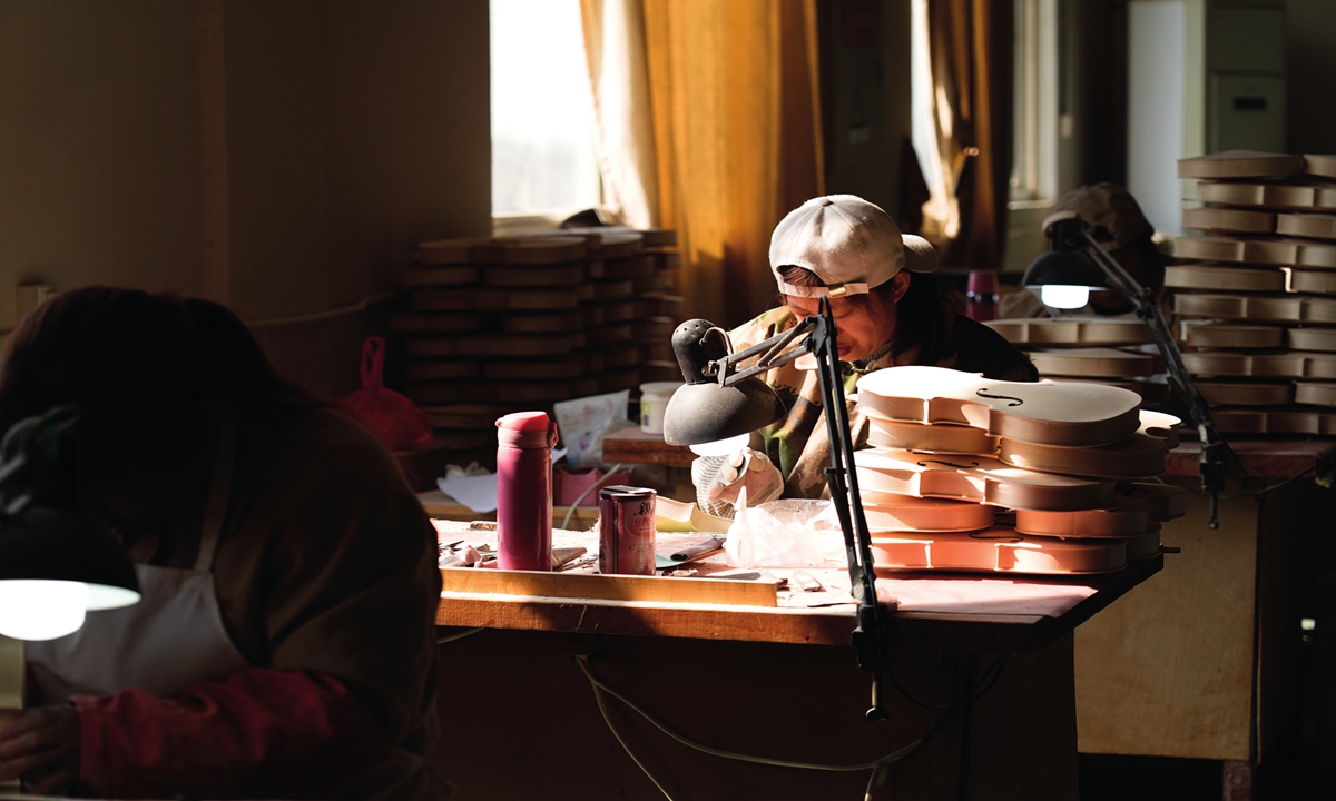 A local worker manufactures violins. Photo: Courtesy of Huangqiao publicity authority