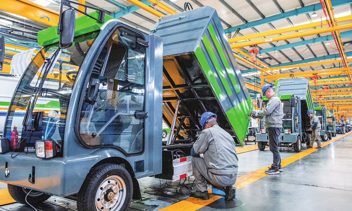 Staffers work at a new-energy vehicle (NEV) factory in Wuhu, East China's Anhui Province on February 22, 2023. China's NEV industry has entered the fast lane of development, with both domestic and foreign carmakers vying for bigger shares of the rapidly expanding market. 
Photo: cnsphoto