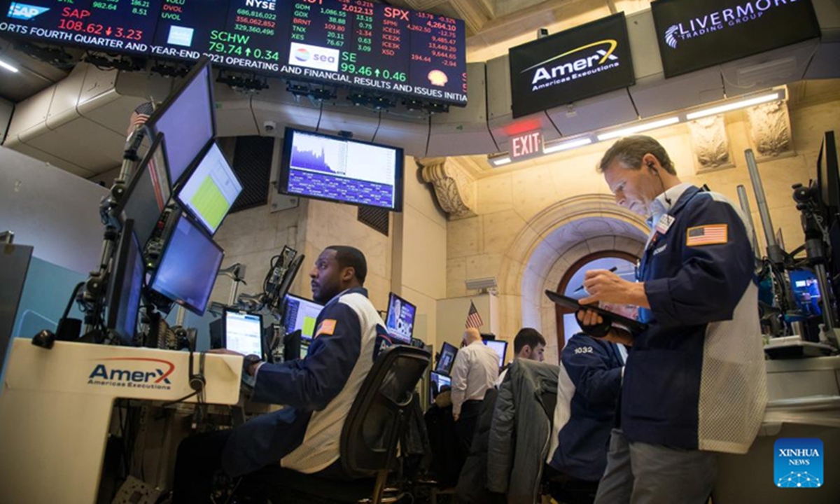 Traders work on the floor of the New York Stock Exchange (NYSE) in New York, the US.Photo: Xinhua