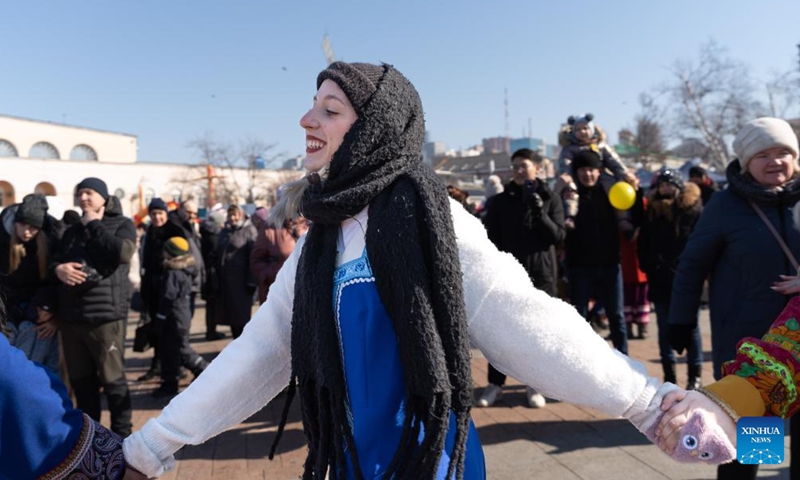 A woman participates in the circle dance during the celebration of Maslenitsa in Vladivostok, Russia, Feb. 26, 2023.

Maslenitsa is a traditional holiday to celebrate the beginning of spring. (Photo by Guo Feizhou/Xinhua)