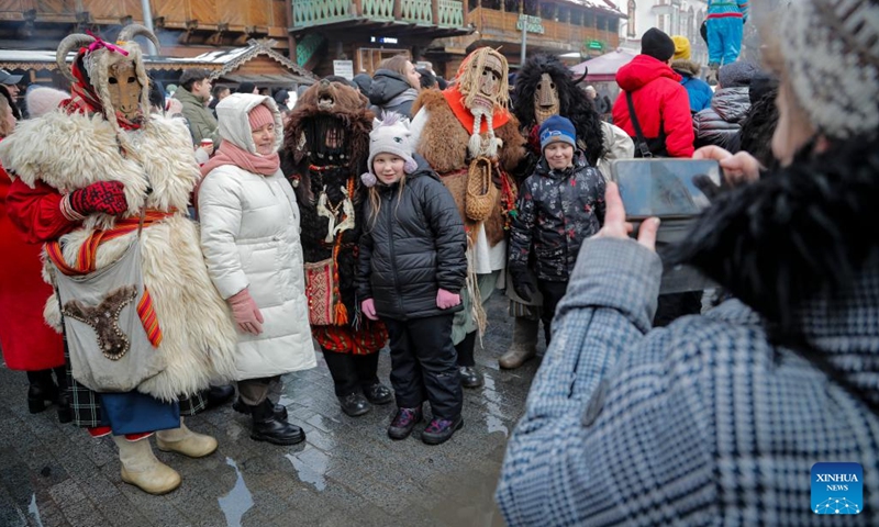 People pose for photos with actors during Maslenitsa celebrations in Moscow, Russia, Feb. 26, 2023. Maslenitsa is a traditional holiday to celebrate the beginning of spring.(Photo: Xinhua)