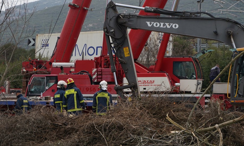 Firefighters carry out search and rescue operation at the site of a collision of two trains at Tempi municipality, Greece, March 1, 2023.(Photo: Xinhua)