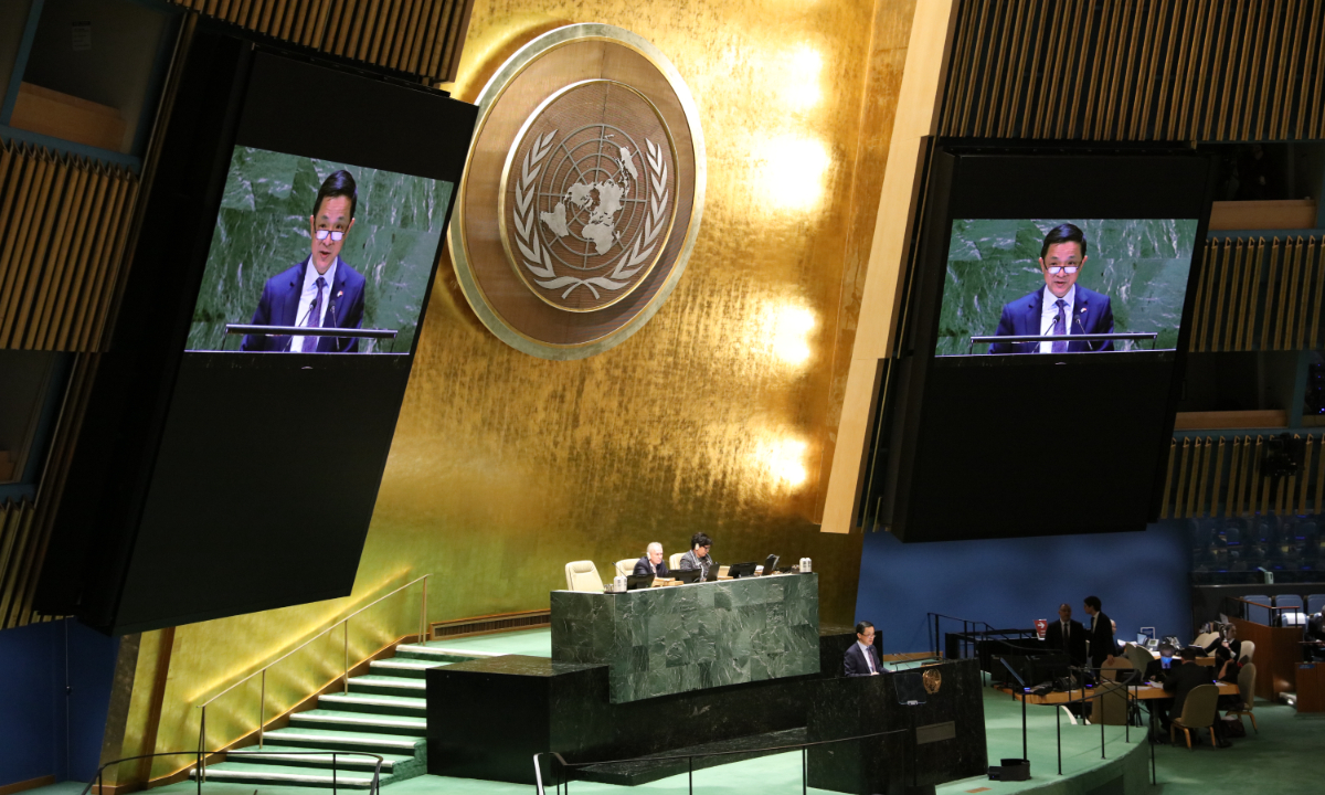 Dai Bing, chargé d’affaires de la mission permanente de la Chine auprès des Nations Unies (ONU), prend la parole lors d’une session extraordinaire d’urgence de l’Assemblée générale sur l’Ukraine, au siège de l’ONU à New York, le 23 février 2023. Un an après le début de la crise ukrainienne, des faits brutaux ont fourni de nombreuses preuves que l’envoi d’armes n’apportera pas la paix, a déclaré Dai. Photo : Xinhua