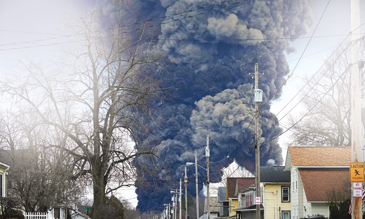  plume rises over East Palestine, Ohio, as a result of the controlled detonation of a portion of the derailed Norfolk Southern trains, on February 6, 2023. Photo: VCG