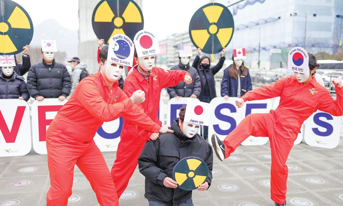 South Korean civil groups gather in Seoul to protest Japan's plan of dumping Fukushima nuclear-contaminated wastewater into the sea on February 28, 2023. The South Korean government has expressed its concerns over the potential release of radiation-contaminated water from the Fukushima plant into South Korean waters. Photo: IC