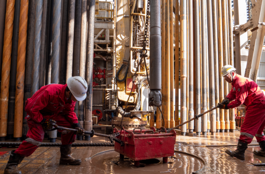 Two CNOOC workers operate a drilling equipment on an offshore platform. File photo: Courtesy of CNOOC