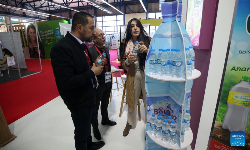 People communicate at the International Fair for the Beverage and Liquid Food Industry (BEVALG) in Algiers, Algeria, on March 6, 2023. This fair is held in Algiers from March 6 to March 9.(Photo: Xinhua)