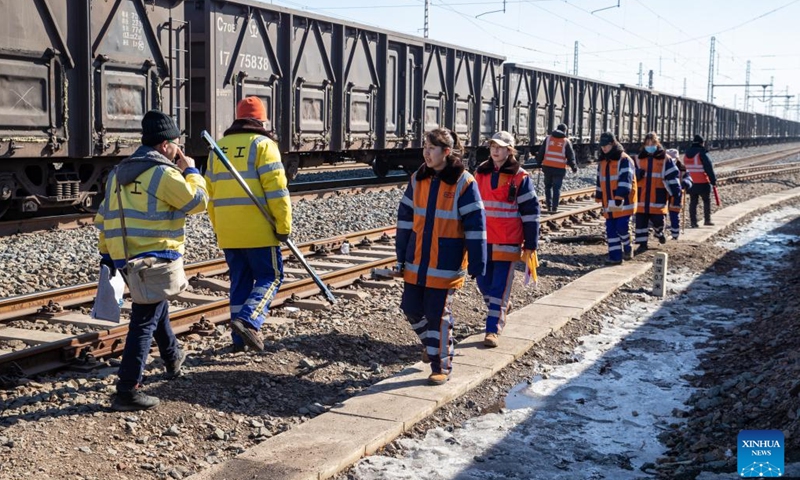 Female inspectors prepare to work at the Dorbod Railway Station in Daqing, northeast China's Heilongjiang Province, March 6, 2023. At the Dorbod railway line maintenance section of China Railway Harbin Bureau Group Co., Ltd., there is a six-member team of female inspectors with an average age of 29.(Photo: Xinhua)
