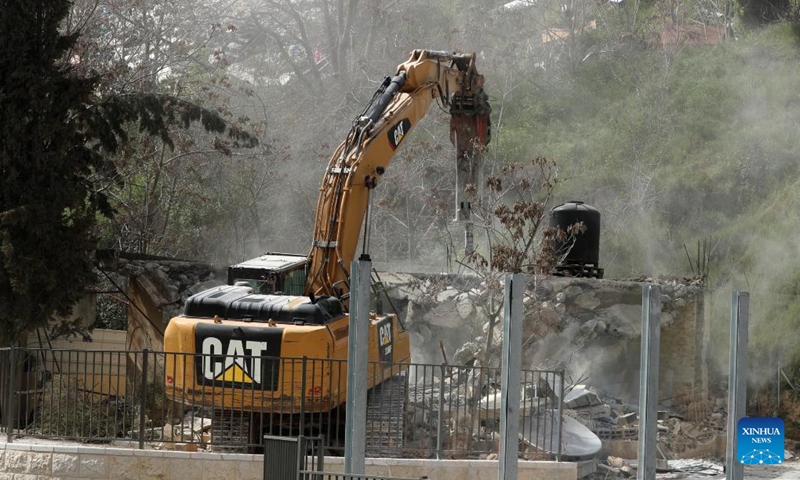 An excavator demolishes a house at Wadi al-Joz neighborhood, East Jerusalem, March 6, 2023.(Photo: Xinhua)