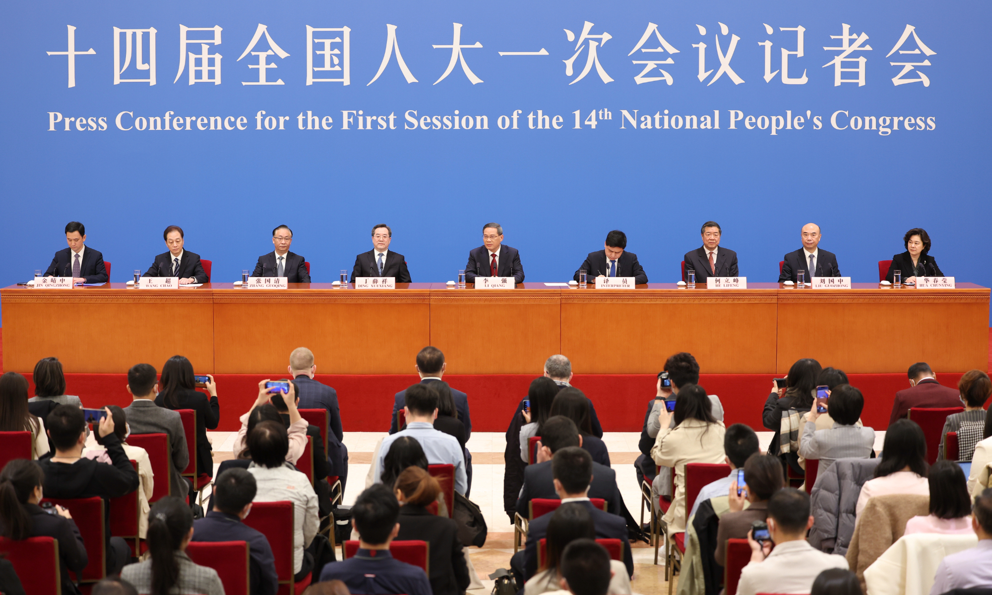 Le Premier ministre chinois Li Qiang rencontre la presse après la clôture de la première session de la 14e Assemblée populaire nationale au Grand Palais du Peuple à Pékin le 13 mars 2023. Les vice-premiers ministres Ding Xuexiang, He Lifeng, Zhang Guoqing et Liu Guozhong ont assisté à la conférence de presse. Photo : cnsphoto 