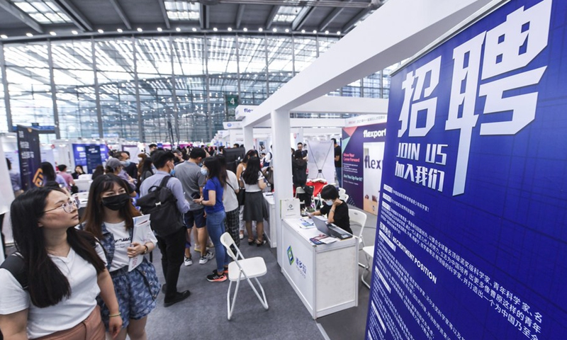 Overseas returnees visit a job fair during the 19th Conference on International Exchange of Professionals in Shenzhen, south China's Guangdong Province.File Photo: Xinhua