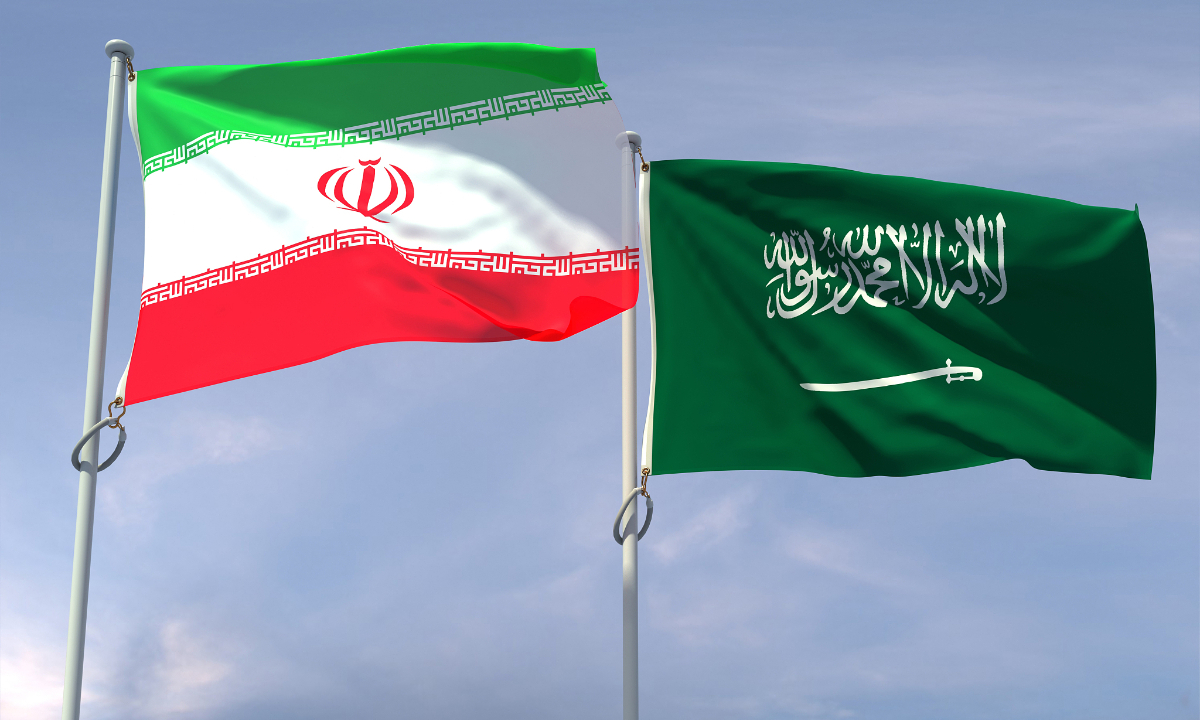 Drapeaux de l’Arabie saoudite et de l’Iran Photo:VCG