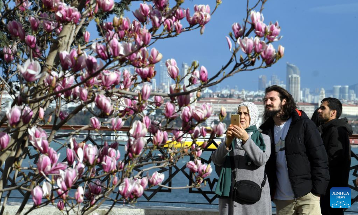 People take pictures of flowers at the Topkapi Palace Museum in Istanbul, Turkey, March 11, 2023. Photo:Xinhua