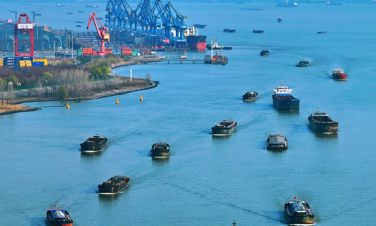 Freight ships sail on the Yangtze River's Rugao section in East China's Jiangsu Province on March 6, 2023. The Yangtze River has seen a recovery of water transportation as spring comes, with ships carrying production materials for factories and agricultural materials for spring plowing shuttling back and forth. Photo: IC