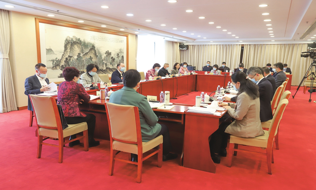 A group meeting was held among the political advisors from the Taiwan Democratic Self-Government League
sector to discuss various reports during the first session of the 14th National Committee of the Chinese People's
Political Consultative Conference on March 6, 2023. Photo: VCG