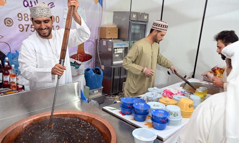 Exhibitors prepare Omani sweet during a Ramadan food exhibition in Hawalli Governorate, Kuwait, on March 9, 2023. A Ramadan food exhibition is held in Hawalli Governorate on Thursday and will last until March, 22.(Photo: Xinhua)