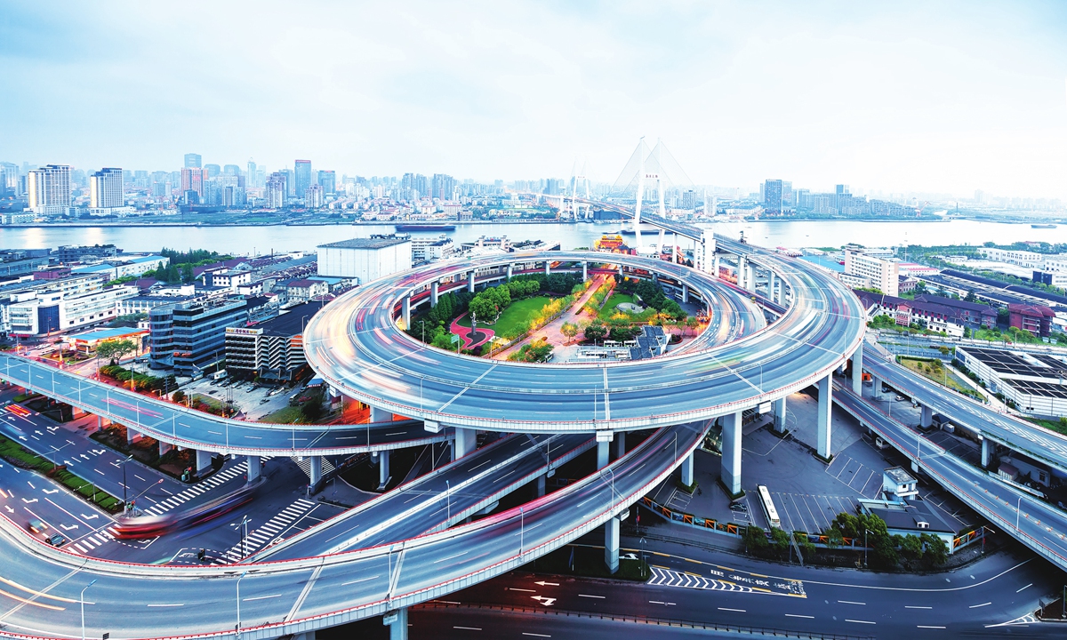 A view of busy traffic in Shanghai. Photo: VCG