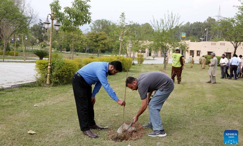People plant trees during a spring tree plantation drive in Islamabad, Pakistan, on March 15, 2023.(Photo: Xinhua)