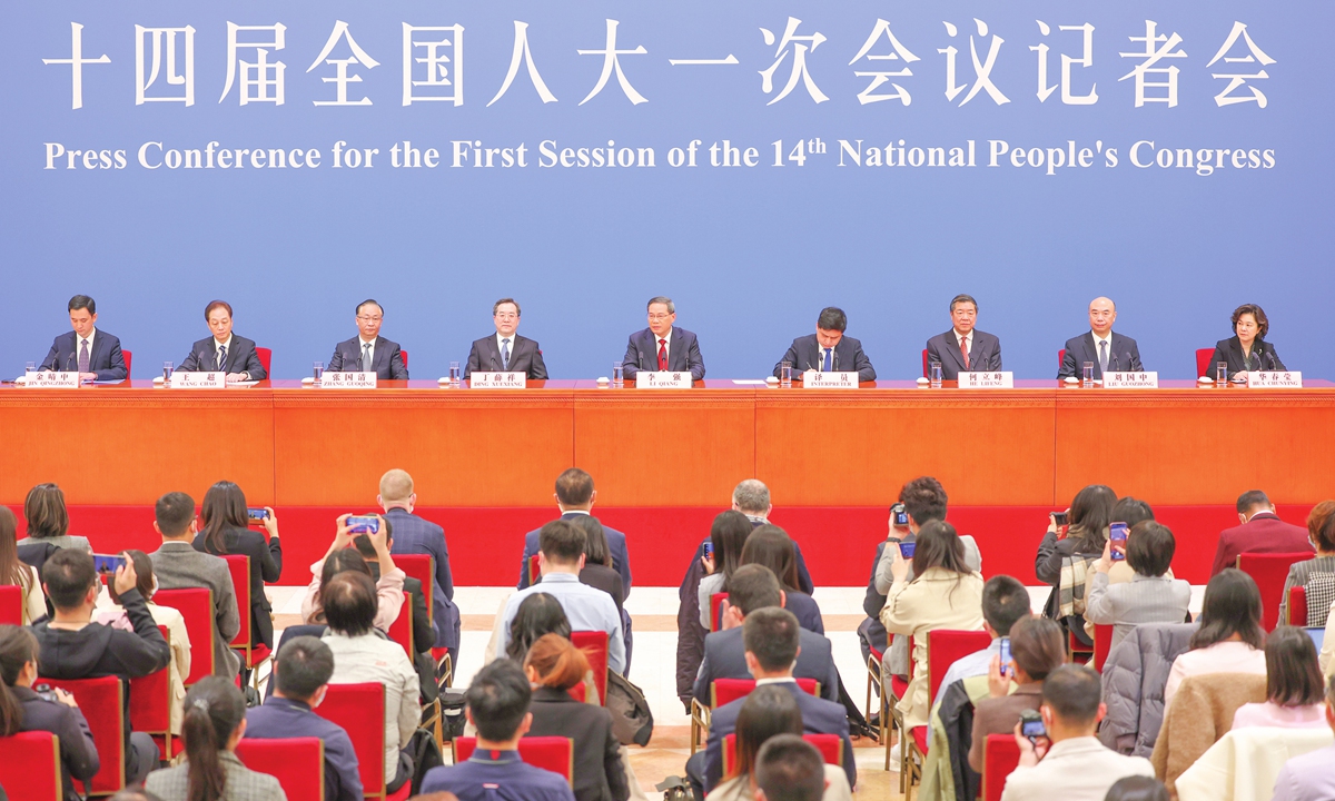 Приземленный подход китайского премьера на первой пресс-конференции внушает доверие