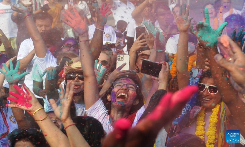 People play with colored powder to celebrate the Holi festival in Pattaya, Thailand, March 11, 2023. (Photo:Xinhua)