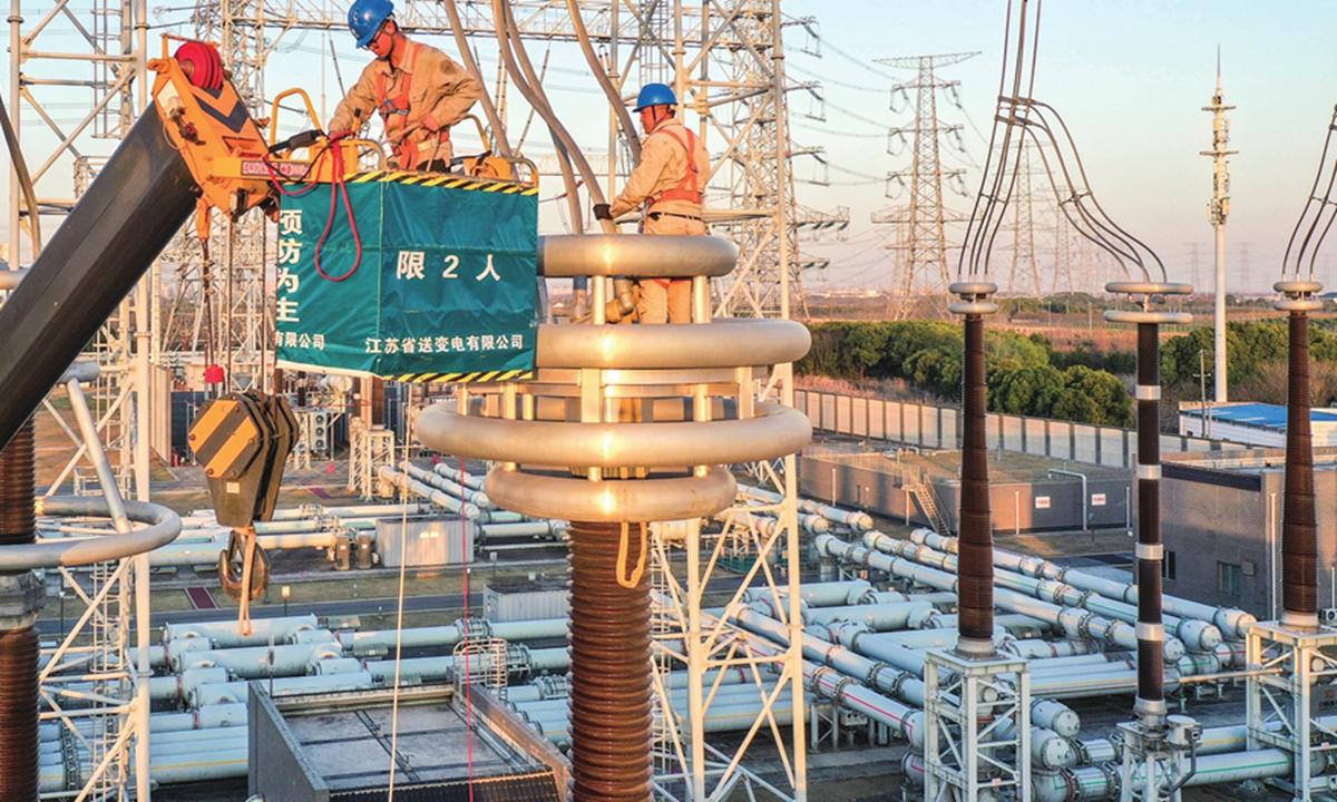 Workers check a 1,000-kilovolt ultra-high voltage electricity transmission line in Suzhou, East China's Jiangsu Province on March 15, 2023. Cities in China are starting seasonal power checks to ensure a stable power supply for the summer. Photo: cnsphoto