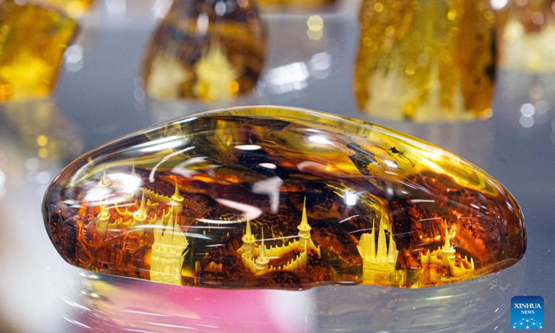 This photo taken on March 17, 2023 shows amber products on the International Baltic Jewelry Show in Vilnius, Lithuania. The 19th International Baltic Jewelry Show titled Amber Trip was held from March 15 to 18 in Vilnius.(Photo:Xinhua)