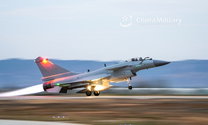A J-10 fighter jet attached to an aviation brigade of the air force under the PLA Southern Theater Command takes off from the runway while gaining speed during a 24-hour flight training exercise recently.(Photo: China Military Online)