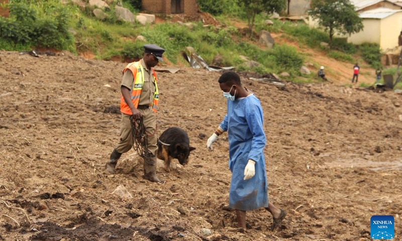 People conduct search and rescue work at a cyclone-affected area in Blantyre, Malawi, March 17, 2023. More bodies have been recovered in Malawi's southern region hit by Cyclone Freddy, bringing the total death toll to at least 438 as of 09:00 p.m. local time (1900 GMT) Friday, said the country's Department of Disaster Management Affairs. The death toll rose from Thursday's 326, said the department in its fifth update. (Photo:Xinhua)