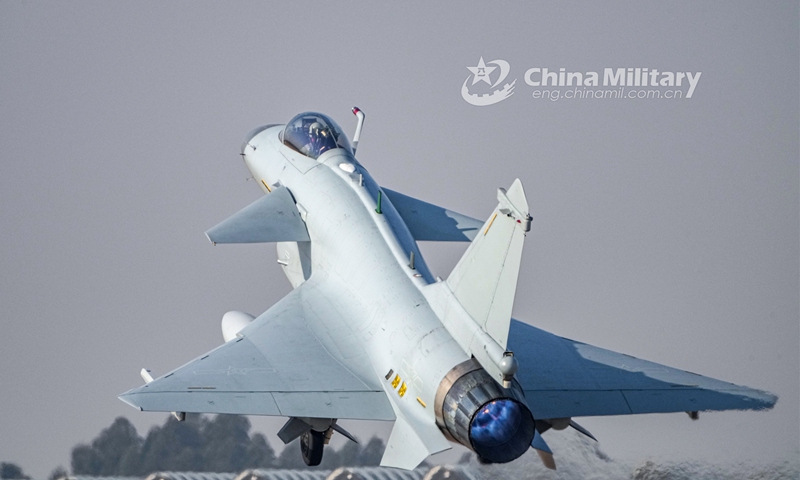 A J-10 fighter jet attached to an aviation brigade of the air force under the PLA Southern Theater Command takes off for a recent live-fire training exercise. (eng.chinamil.com.cn/Photo by Wang Guoyun)