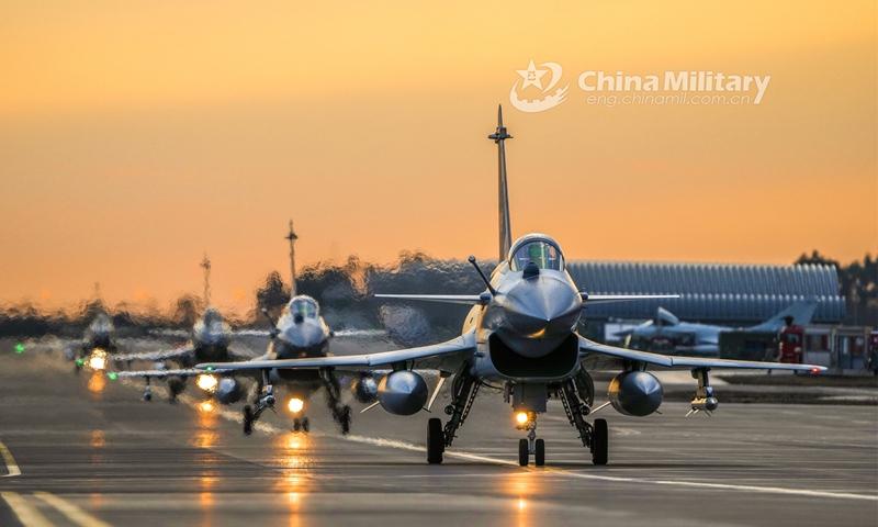 J-10 fighter jets attached to an aviation brigade of the air force under the PLA Southern Theater Command taxi down the flightline in formation before takeoff for a 24-hour flight training exercise recently. (Photo: China Military Online)