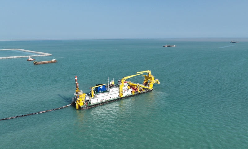 Chinese dredging vessel <em>Tianbai</em> works at the site of Iraq's new port in Fao Photo: Courtesy of Tianjin Dredging Co