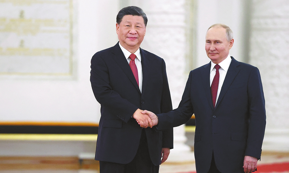 Le président chinois Xi Jinping rencontre le président russe Vladimir Poutine au Kremlin à Moscou, le 21 mars 2023. Les deux dirigeants ont rencontré ensemble la presse à l’issue de leurs entretiens. Crédit photo : AFP