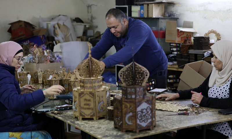 People make wooden lanterns for the upcoming Ramadan in the West Bank city of Nablus, on March 21, 2023.(Photo: Xinhua)