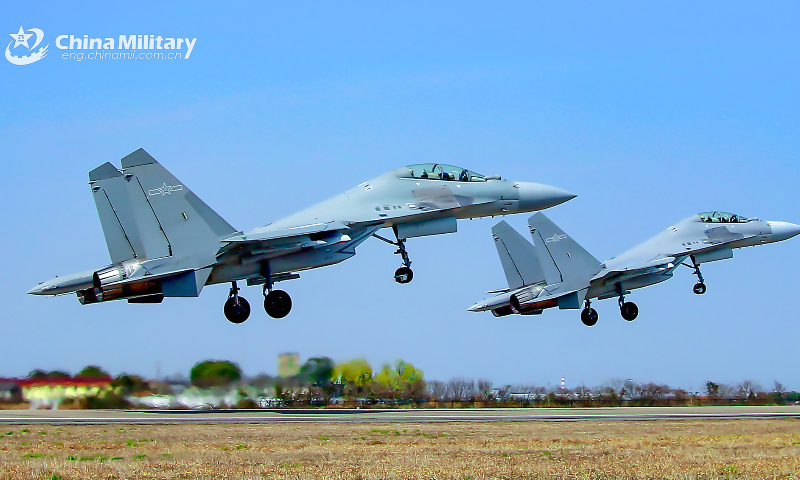 Fighter jets attached to an aviation brigade of the air force under the PLA Eastern Theater Command take off in formation for flight training recently. (eng.chinamil.com.cn/Photo by Li Jiguang)