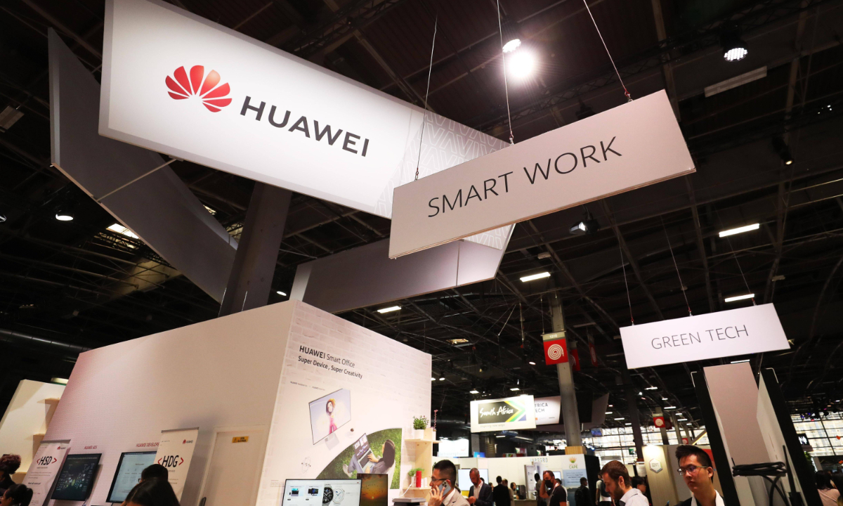 Attendees visit the Huawei pavilion at VivaTech technology startups and innovation fair during its opening day in Paris, France, June 15, 2022. Photo:Xinhua
