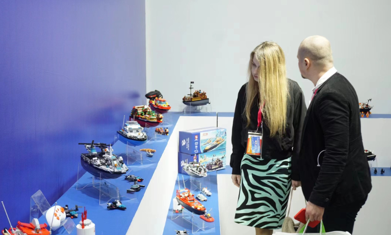 Visitors at China Chenghai International Toys & Gifts Fair Photo: Yin Yeping/GT