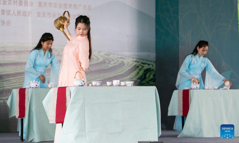 Performers display tea art at a tea industrial park in Yongrong Township, Yongchuan District, southwest China's Chongqing, March 22, 2023. In recent years, Yongchuan has been focusing on cultivating tea industry as its characteristic industry with steady breakthrough in establishing tea production bases and promoting the integration of tea industry and tourism to secure the employment of rural residents and increase local farmers' income. (Xinhua/Chu Jiayin)