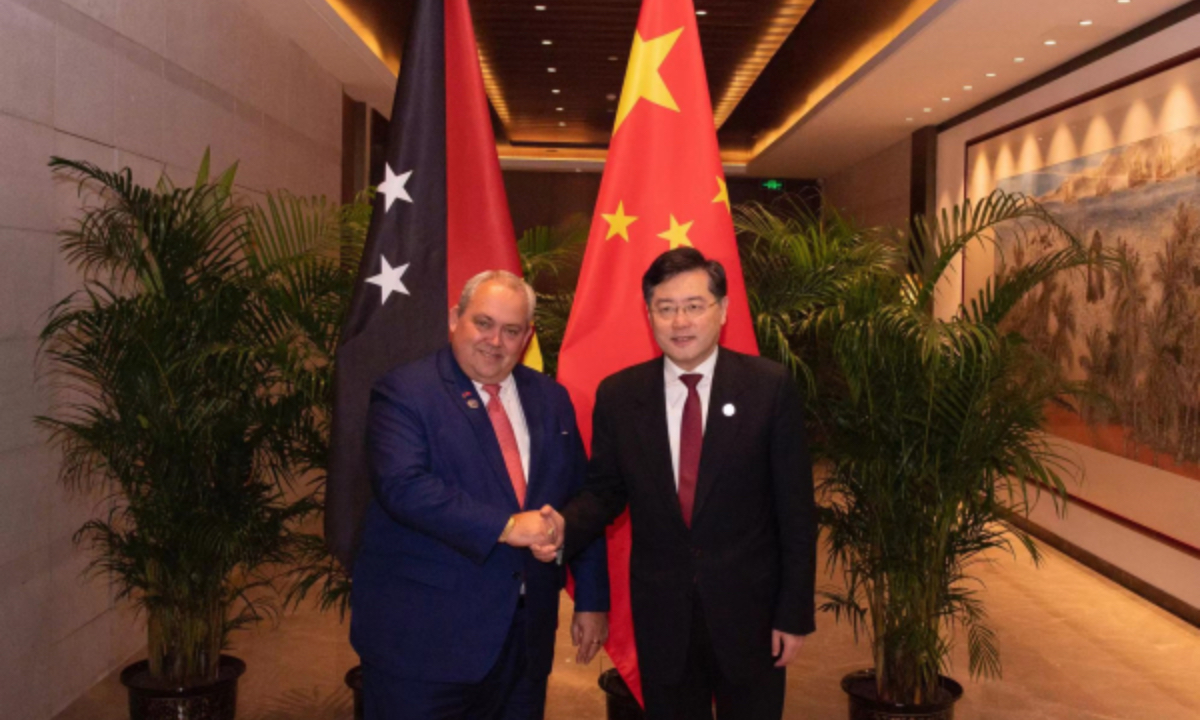 Chinese State Councilor and Foreign Minister Qin Gang (right) met Papua New Guinea Minister of Foreign Affairs and Trade Justin Tkatchenko at the Boao Forum for Asia Annual Conference 2023 in South China’s Hainan Province on March 30, 2023. Photo: fmprc.gov.cn