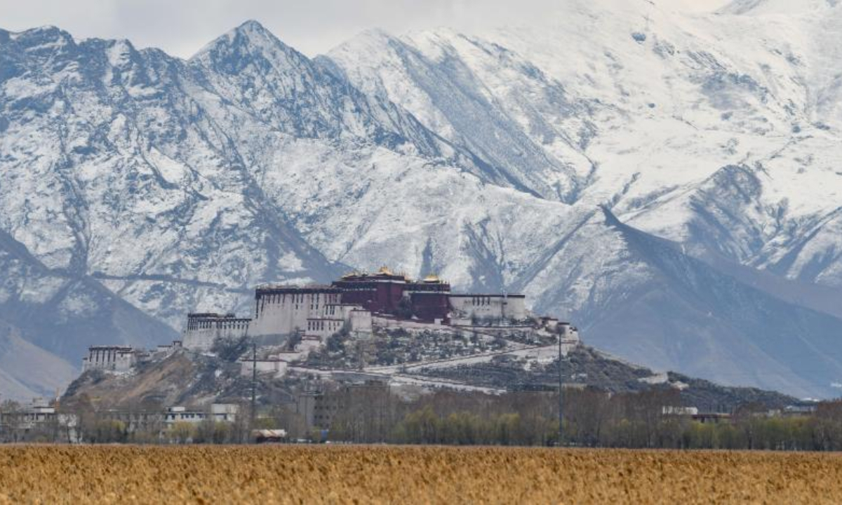 This photo taken on March 30, 2023 shows the scenery of Potala Palace after snow in Lhasa, southwest China's Tibet Autonomous Region, March 30, 2023. Photo:Xinhua
