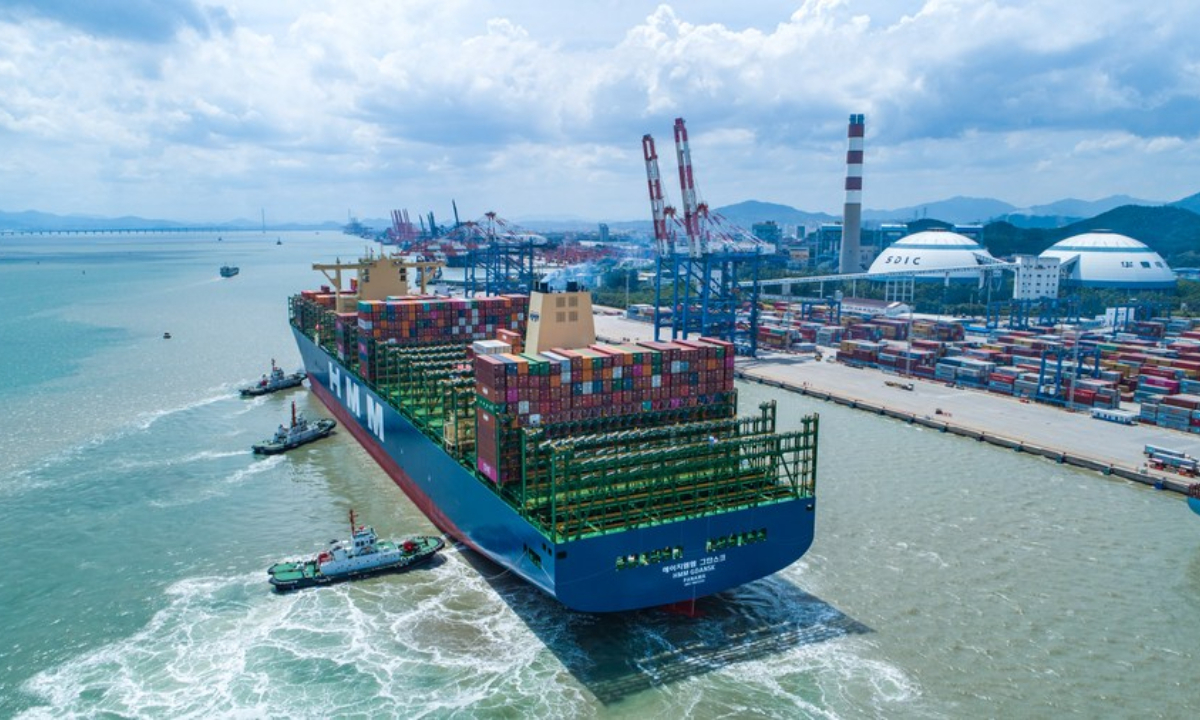 The world's largest containership, HMM GDANSK, called at the port of Xiamen in east China's Fujian Province on July 7, 2020. Photo:Xinhua
